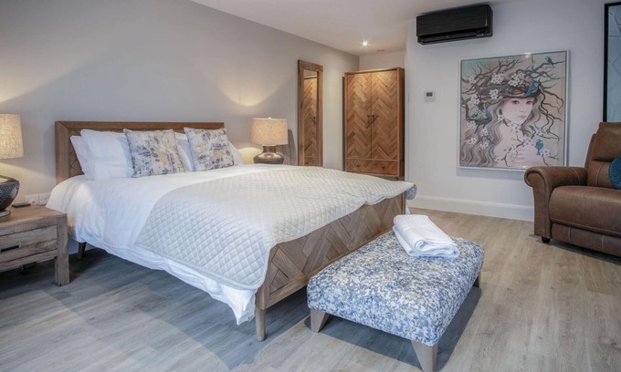 Pen-y-cae Apartment | Family-Friendly Suite at the Sleeping Giant Hotel