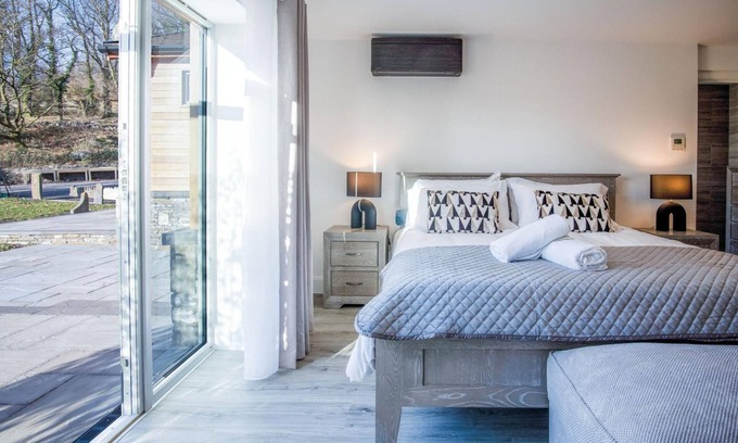 Pen-y-cae Apartment | Family-Friendly Suite 10 at Sleeping Giant Hotel, Pen Y Cae Inn