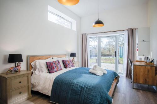 Pen-y-cae Apartment | Pet-Friendly Suite 11 at Sleeping Giant Hotel, Rated 10/10