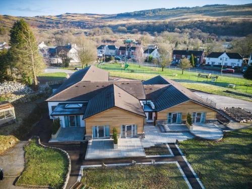 Pen-y-cae Apartment | Pet-Friendly Suite 12 at Sleeping Giant Hotel, Pen Y Cae Inn