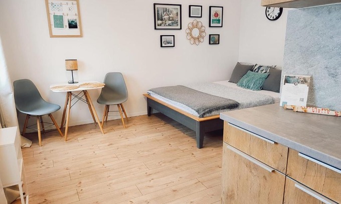 Teublitz Apartment | Suite 13 Apartment with Ocean View & Netflix - Highly Rated