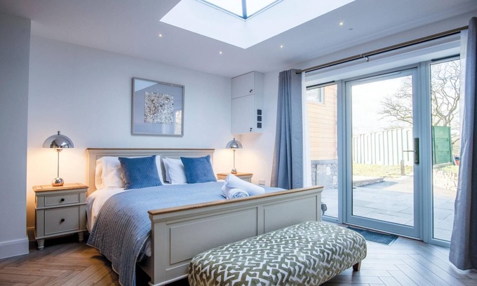 Pen-y-cae Apartment | Cozy Suite 15 at Sleeping Giant Hotel - Family Friendly Stay