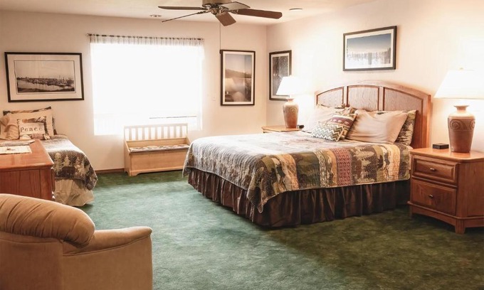 Haines House | Welcoming Suite 2 at Lynn View Lodge for Your Perfect Stay