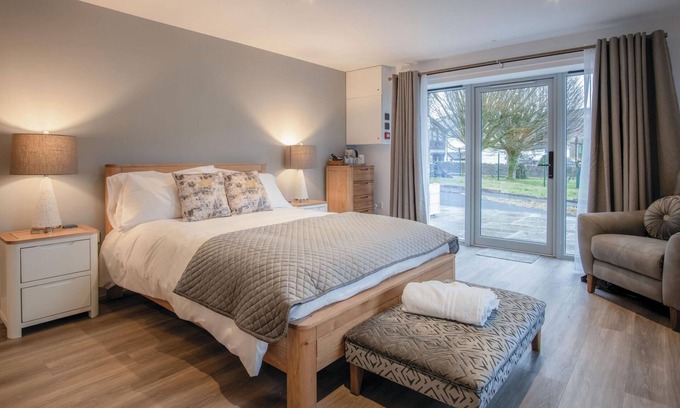 Pen-y-cae Apartment | Comfortable Suite at Sleeping Giant Hotel - Child Friendly Inn