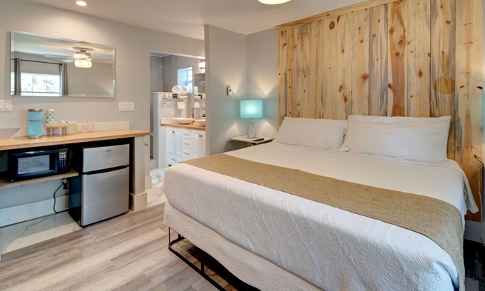 Custer Apartment | Experience Suite 201 "The Golden Eagle" with Spa & Hot Tub