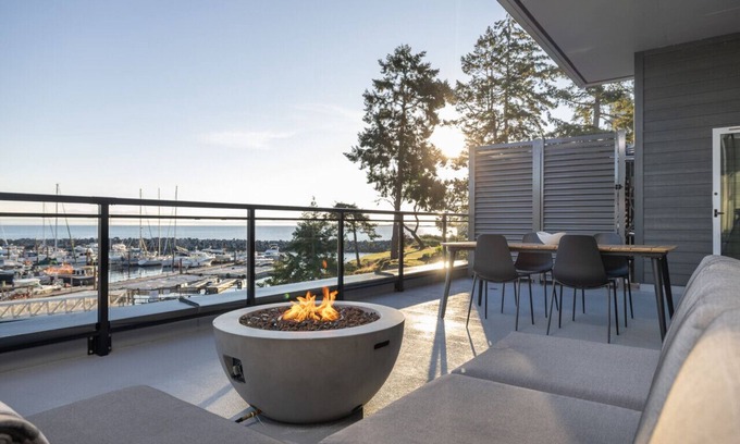 Regional District of Nanaimo Apartment | Oceanfront Suite 204: Guest Rated 9.4 with Ocean Views