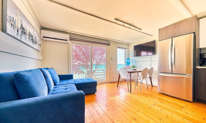 Wainfleet Cottage | Beachfront 2-Bedroom Suite with Pool and Ocean View