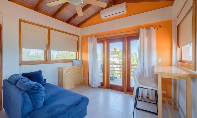 Caye Caulker Hotel | Oceanfront Suite 3 at Island Pearl - Guest Rated 10/10