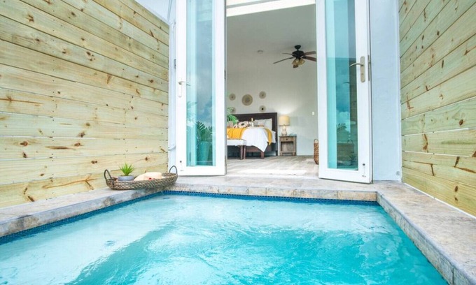 Puntas Apartment | Suite 3 at Road 413 with private pool and stand alone tub