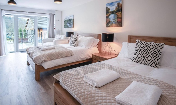Pen-y-cae Apartment | Enjoy Suite 3 at Sleeping Giant Hotel - Perfect for Families