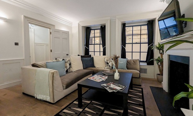 Bishopsgate Apartment | Elegant Suite 4 Diamond: Guest Rated 10/10 with Spa & Breakfast
