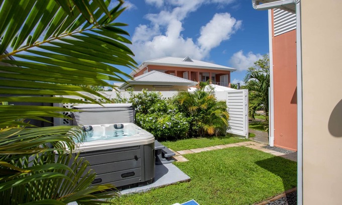 Saint-Francois Hotel | Relaxing Retreat at Suite 4 "le Palmier Dattier"