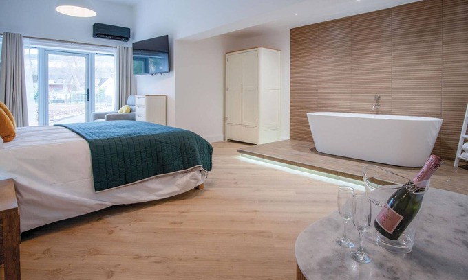 Pen-y-cae Apartment | Family-Friendly Suite at Sleeping Giant Hotel, Pen Y Cae Inn