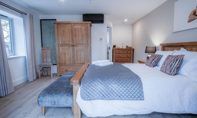 Pen-y-cae Apartment | Relaxing Suite 7 at the Sleeping Giant Hotel, Pen Y Cae Inn