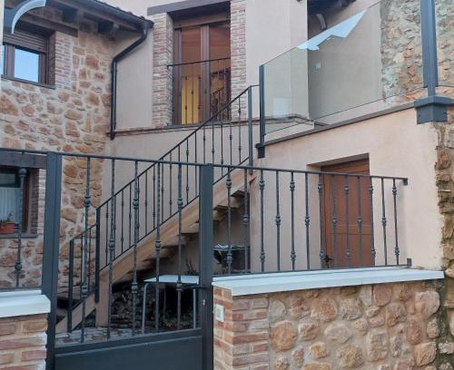 Los Rabanos House | Riverside Suites: Perfect Family Retreat by the Duero