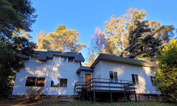 Sawmill Settlement House | Cozy Suite A with Fireplace near MT Buller Awaits You