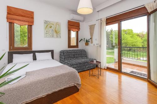 Serres Apartment | Pet-Friendly Suite Acropolis Serres Near City Center