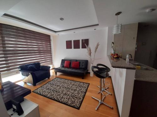 La Carolina Apartment | Modern Suite in Quito - Highly Rated & Family-Friendly