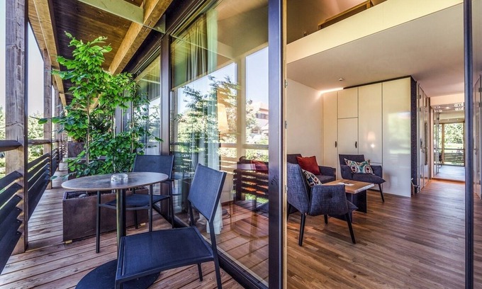 Gaienhofen Apartment | Spacious Suite Apartment 70 with Balcony and Family Amenities