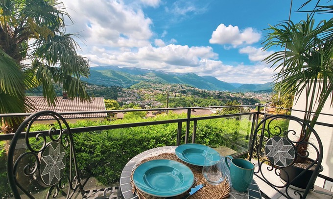 Bigogno Apartment | Scenic Suite Apartment with Hot Tub & Spa Amenities