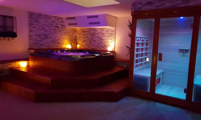 Clisson Bed & Breakfast | Indulgent Suite with Private Jacuzzi and Sauna in Clisson