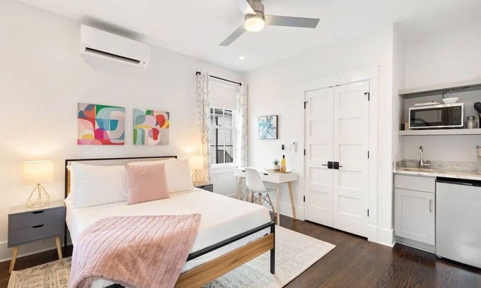 Westside Apartment | Cozy Suite B1 at 697 King with Ocean View & Breakfast