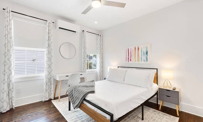 Westside Apartment | Exceptional Suite B2 at 697 King with Breakfast & Kitchen