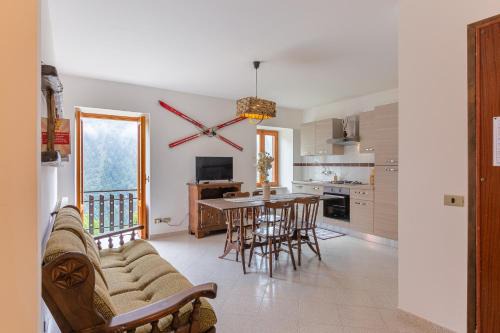 Casteldelfino Apartment | Relaxing Suite Bertines Panoramica in Scenic Borgata