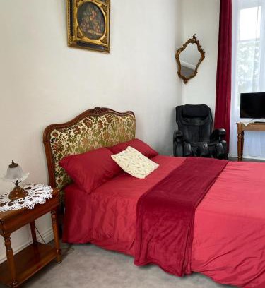Chazemais Bed & Breakfast | Relaxing Stay at Suite Bien être du Château de la Bouchatte