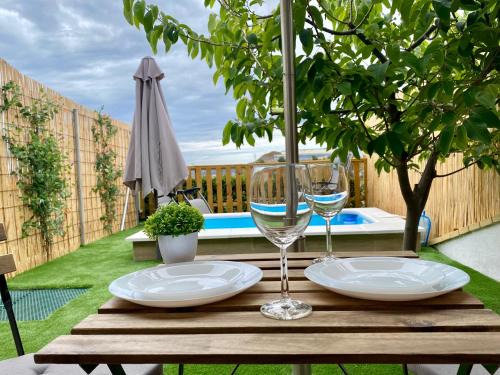 Malaga-Este Apartment | Inviting Suite with Heated Pool & Ocean Views in Málaga