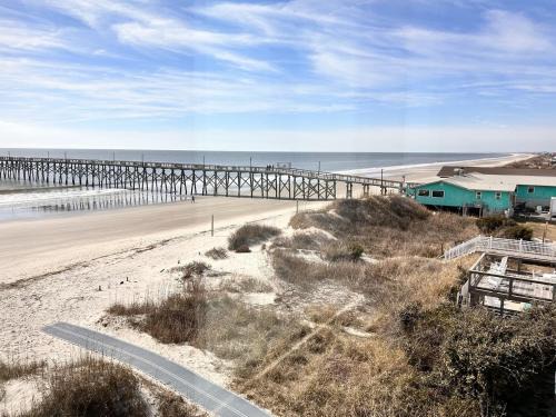 Yaupon Beach House | Experience Suite Caroline: Oceanfront Paradise Awaits
