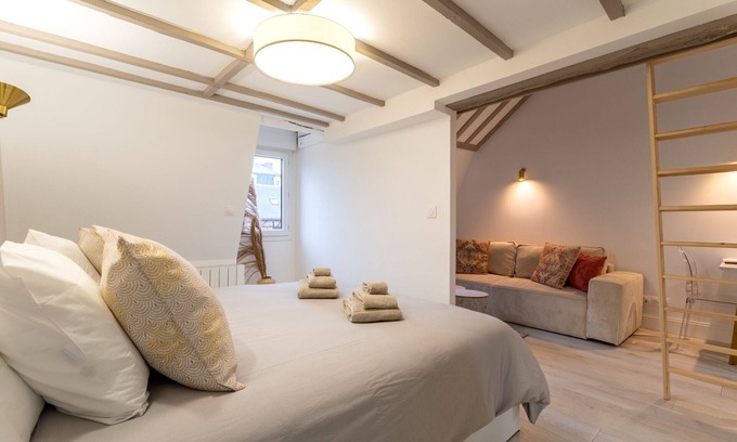 Gare-Jouvenet Apartment | Elegant Suite Cathédrale with Spa and Hot Tub Access