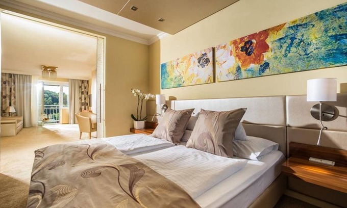 Loipersdorf bei Fuerstenfeld House | Relaxing Suite Classica at Thermalhotel Leitner Awaits