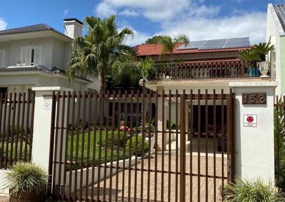 Monte Verde House | Inviting Suite com Varanda with Family-Friendly Amenities