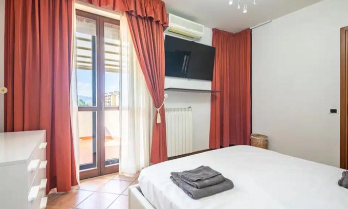 Prato Apartment | Spacious Suite with 2 Balconies for Up to 6 Guests