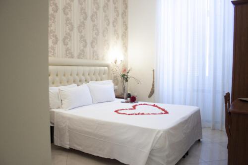 Rione XVIII Castro Pretorio House | Cozy Suite Dal Conte: Pet-Friendly Stay with Breakfast
