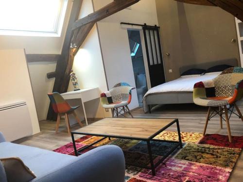 Laon Apartment | Charming Suite Steps from the Cathedral with Breakfast Included