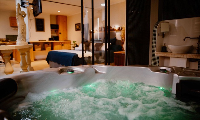 Cadereau Apartment | Experience Suite de Diane with Spa and Family Amenities