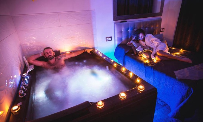 Babilafuente House | Pet-Friendly Suite del Pecado: Rated 9.1 with Pool & Spa