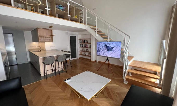 Saint-Denis Apartment | Central Suite Deluxe by the Cathedral in Saint Denis