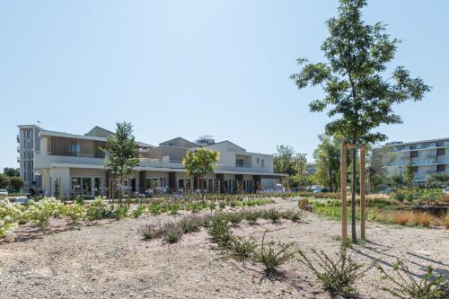 Giulianova Apartment | Relax at Suite du Parc & Hotel: Oceanfront Bliss Awaits