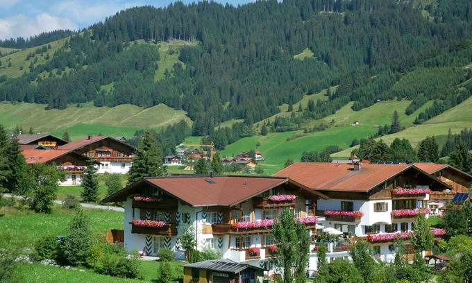 Tannheim Apartment | Cozy Suite Edelweiß at Landhaus Sammer - Family Friendly