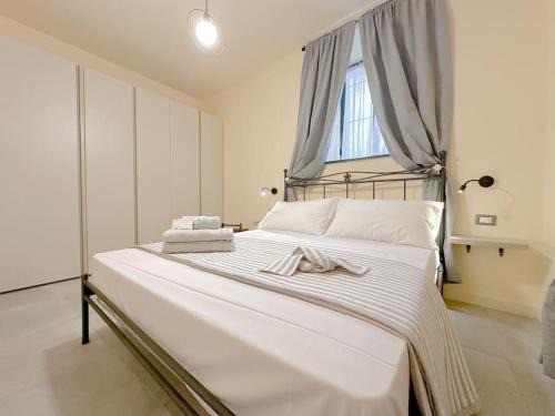 Diano San Pietro Apartment | Suite Elegante: Child-Friendly, Free Parking & WiFi