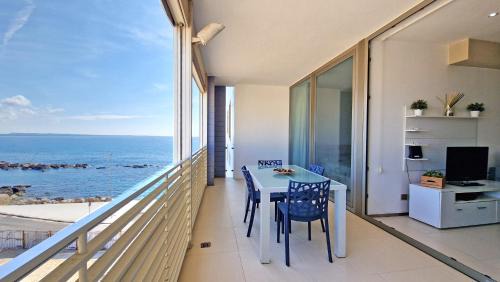 Gallipoli Apartment | Scenic Suite Gallipoli with Ocean View & Hot Tub