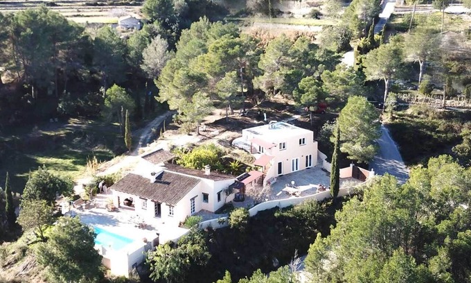 Tarraula Apartment | Discover Suite Granota: Tranquil Nature Retreat with Ocean View