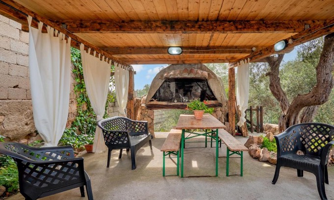 Loiri Porto San Paolo House | Pet-Friendly Suite Harmony with Family Amenities Awaiting You