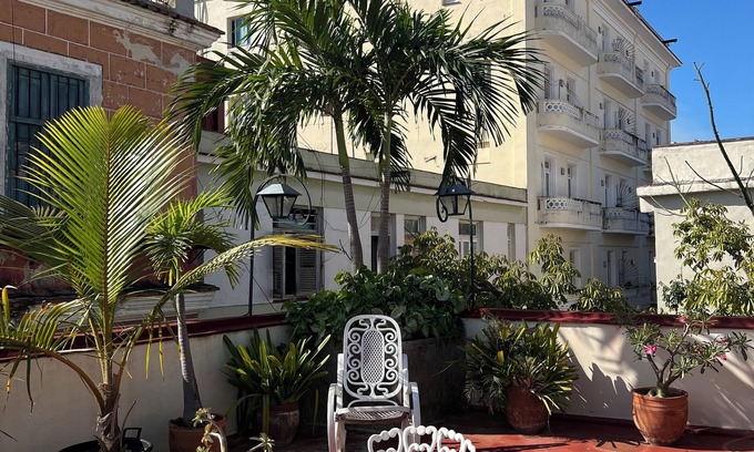 Old Havana House | Indulge at Suite Havana: 4-Star Luxury with Spa & Breakfast