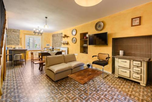 Vidiciatico House | Family-Friendly Suite il Corno: Ideal for Every Traveler