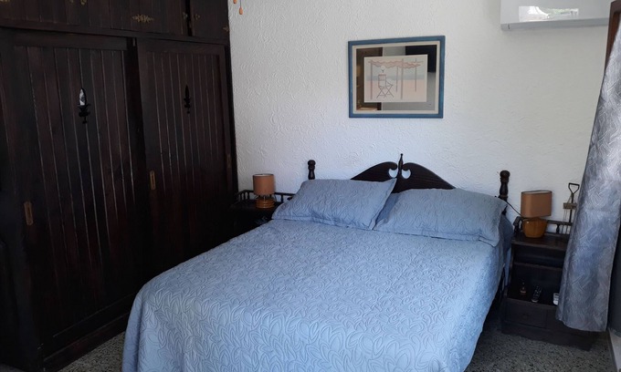 Aidy Grill House | Cozy Suite in Backyard with Spa and Breakfast Included