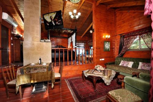 Menahemia Cabin | Nature Retreat: Guest Rated 9.1 with Oceanfront Views